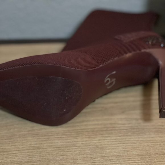 Steve Madden (sizes avail 7, 7.5 8)
Pull-on style
Color Burgundy - Picture 4 of 7